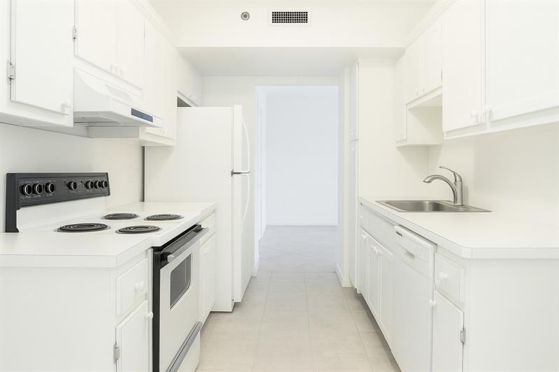 Image 5 of 26 For 4001 Hillcrest Dr  407