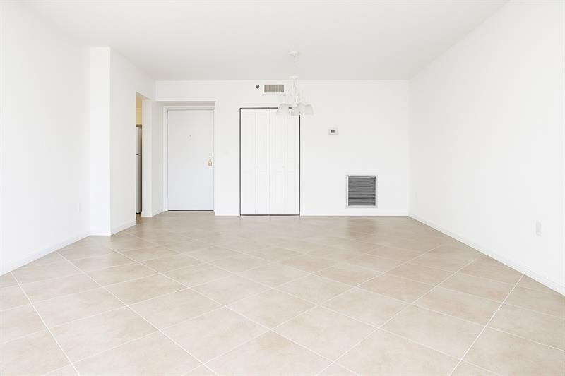 Image 8 of 26 For 4001 Hillcrest Dr  407
