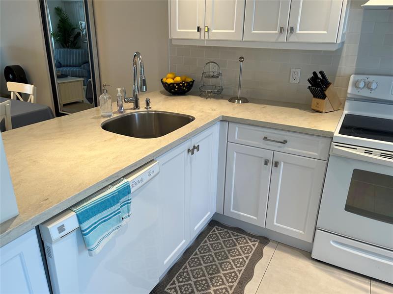 Image 32 of 40 For 1481 Ocean Blvd  415-a