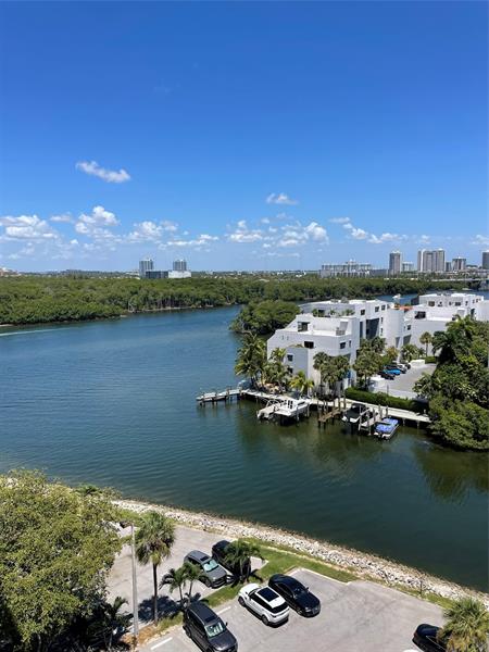 Image 10 of 50 For 400 Kings Point Dr  1027