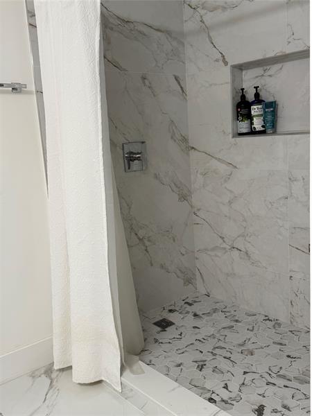 Image 10 of 66 For 6314 Longboat Ln  203