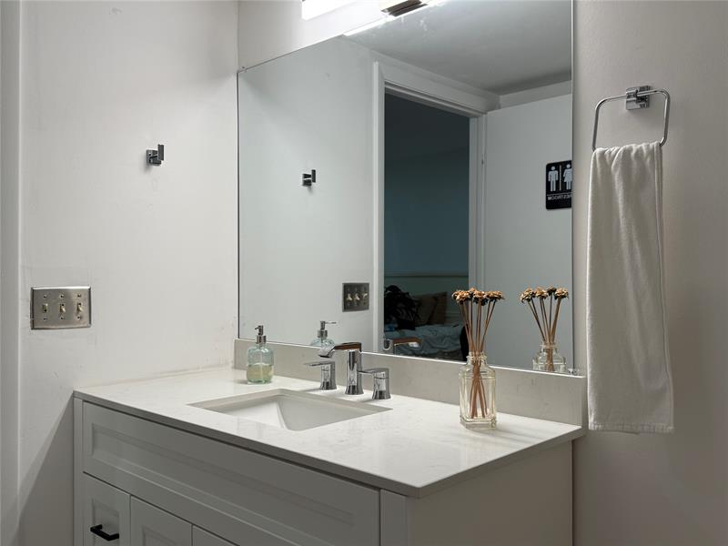 Image 11 of 66 For 6314 Longboat Ln  203