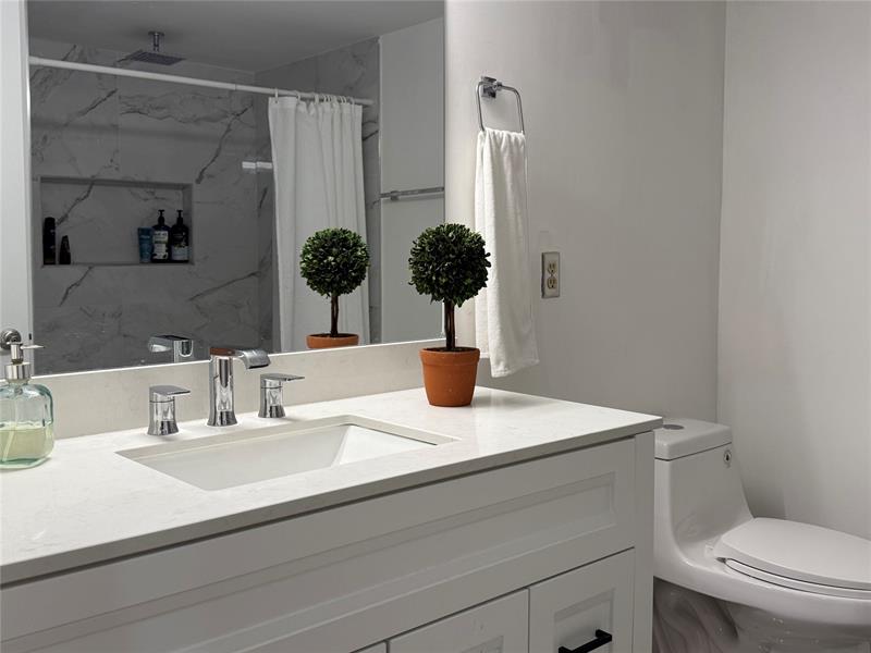 Image 13 of 66 For 6314 Longboat Ln  203
