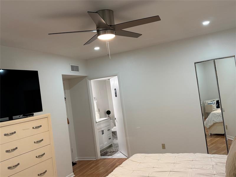 Image 29 of 66 For 6314 Longboat Ln  203