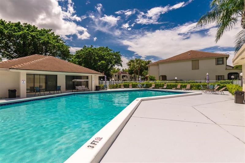 Image 5 of 66 For 6314 Longboat Ln  203