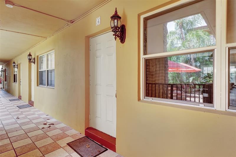 Image 14 of 37 For 744 14th Ave  4