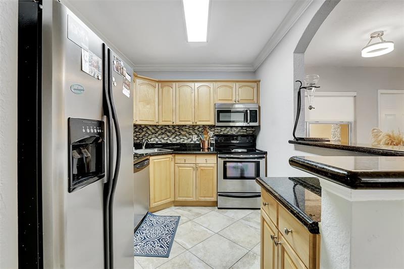 Image 18 of 37 For 744 14th Ave  4