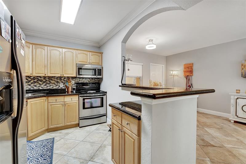 Image 19 of 37 For 744 14th Ave  4