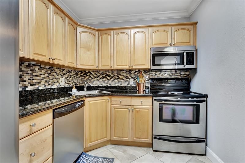 Image 20 of 37 For 744 14th Ave  4