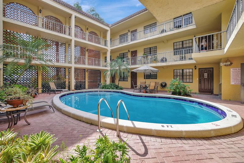 Image 17 of 39 For 917 16th Ave  7