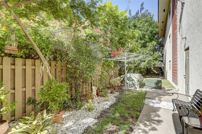 Image 20 of 39 For 917 16th Ave  7