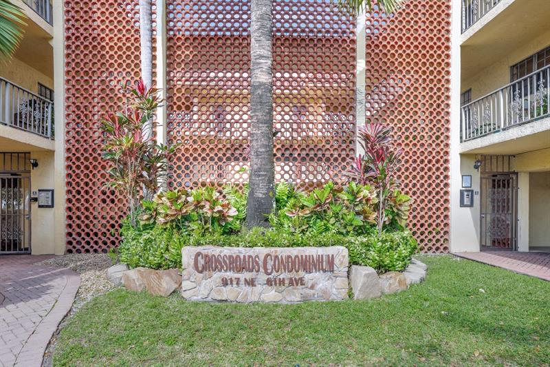 Image 23 of 39 For 917 16th Ave  7