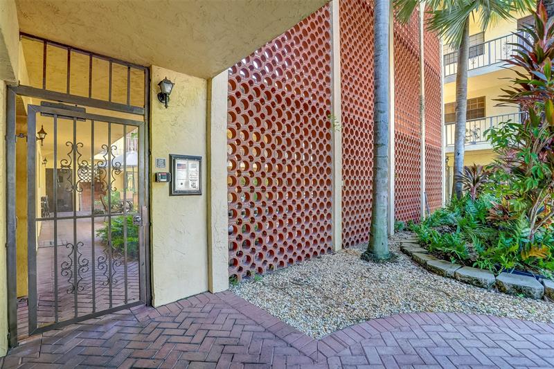 Image 24 of 39 For 917 16th Ave  7