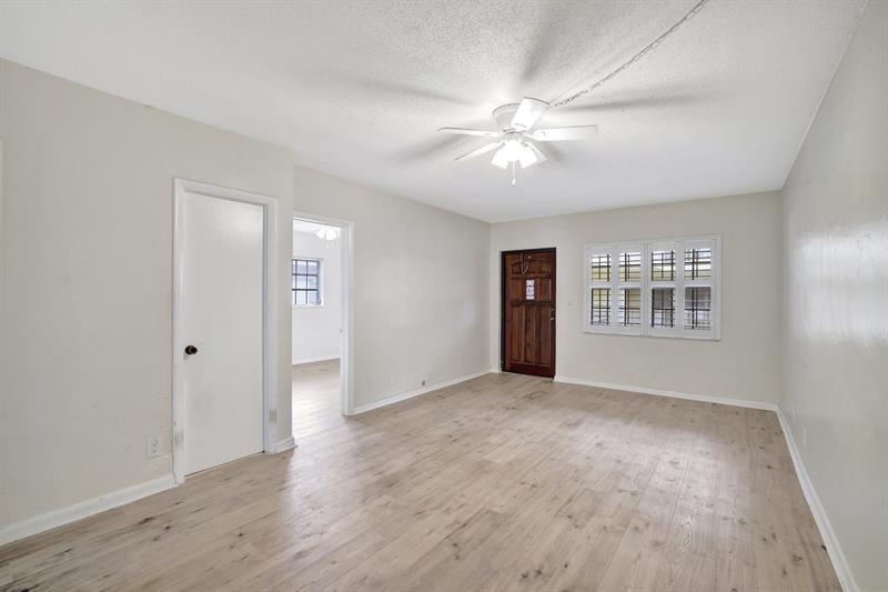 Image 26 of 39 For 917 16th Ave  7