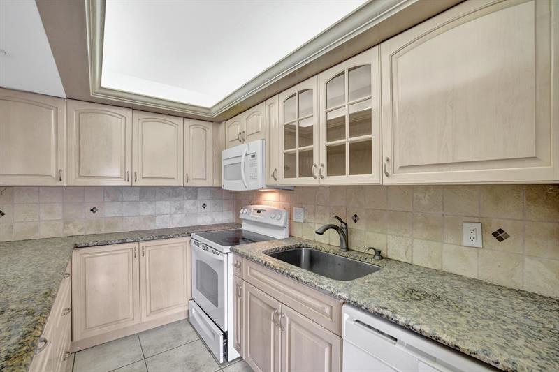 Image 28 of 39 For 917 16th Ave  7