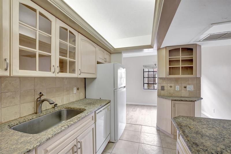 Image 30 of 39 For 917 16th Ave  7