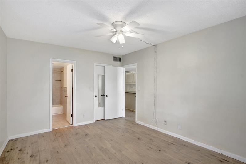 Image 33 of 39 For 917 16th Ave  7