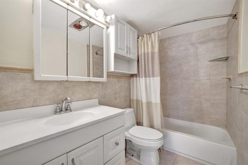 Image 35 of 39 For 917 16th Ave  7