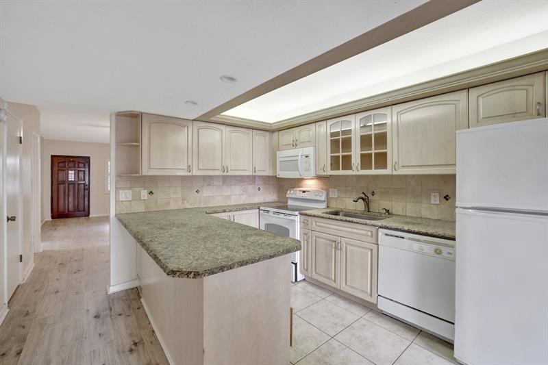 Image 4 of 39 For 917 16th Ave  7