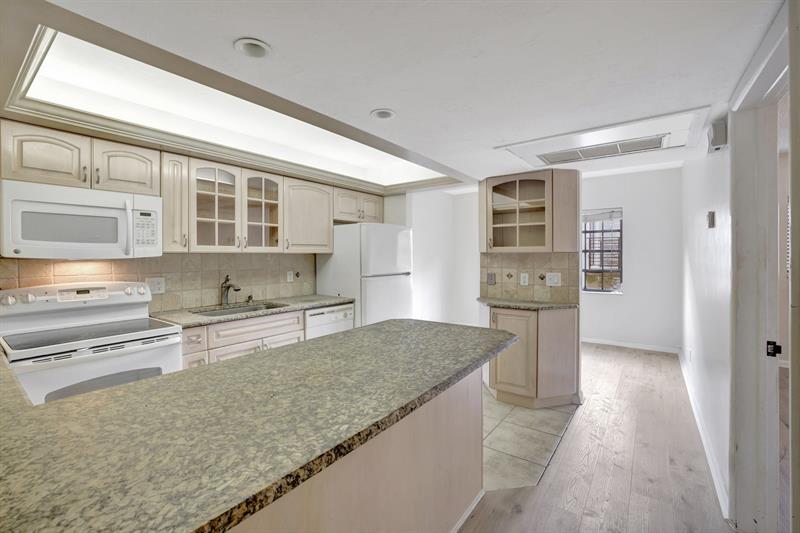 Image 5 of 39 For 917 16th Ave  7