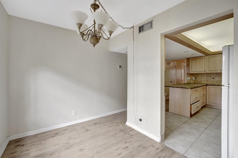 Image 6 of 39 For 917 16th Ave  7