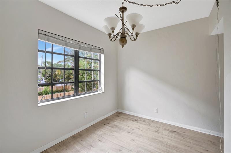 Image 7 of 39 For 917 16th Ave  7