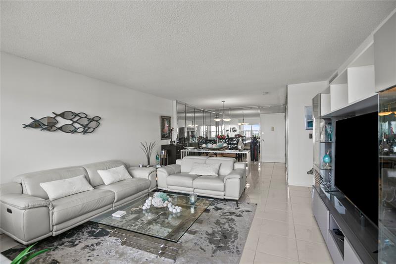 Image 10 of 31 For 401 Golden Isles Dr  1102