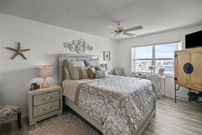 Image 14 of 31 For 401 Golden Isles Dr  1102