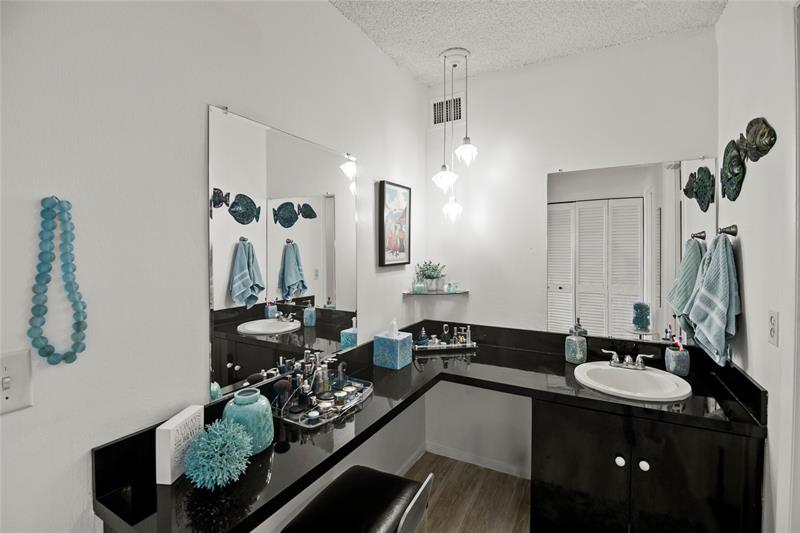 Image 15 of 31 For 401 Golden Isles Dr  1102