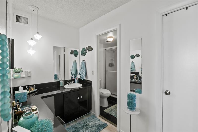 Image 16 of 31 For 401 Golden Isles Dr  1102