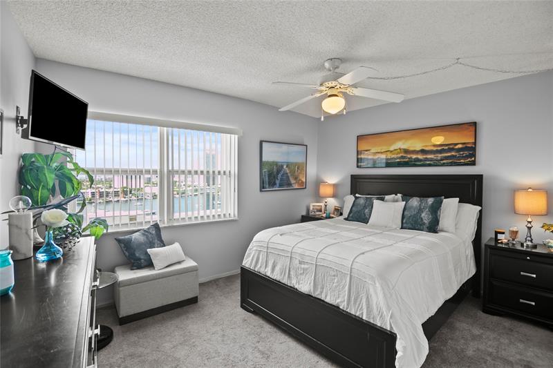 Image 17 of 31 For 401 Golden Isles Dr  1102