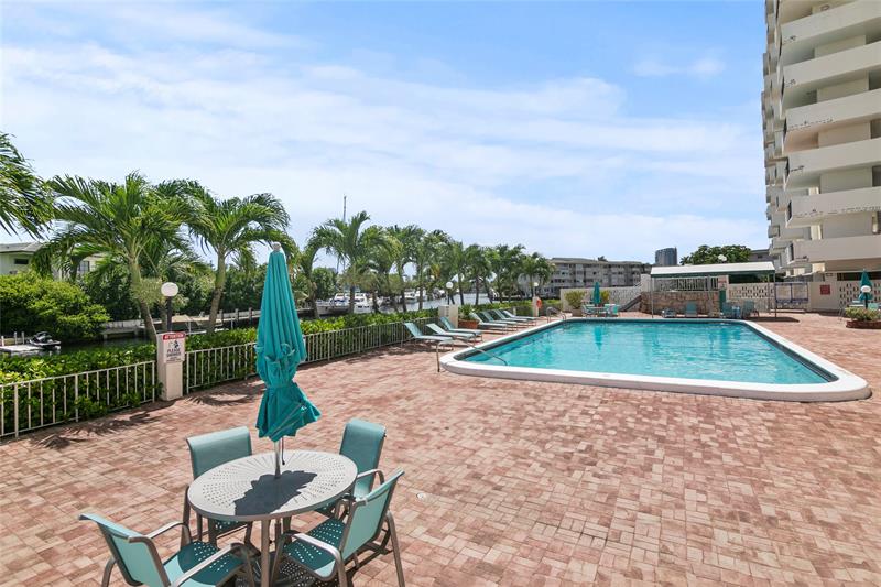 Image 21 of 31 For 401 Golden Isles Dr  1102