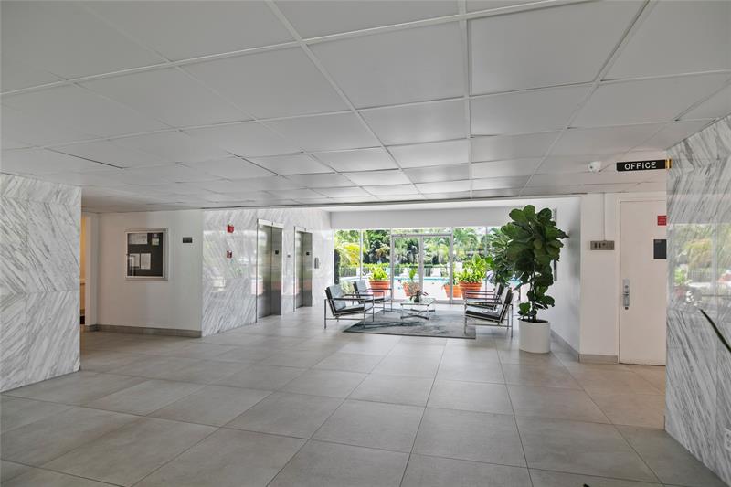 Image 22 of 31 For 401 Golden Isles Dr  1102