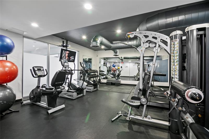 Image 23 of 31 For 401 Golden Isles Dr  1102