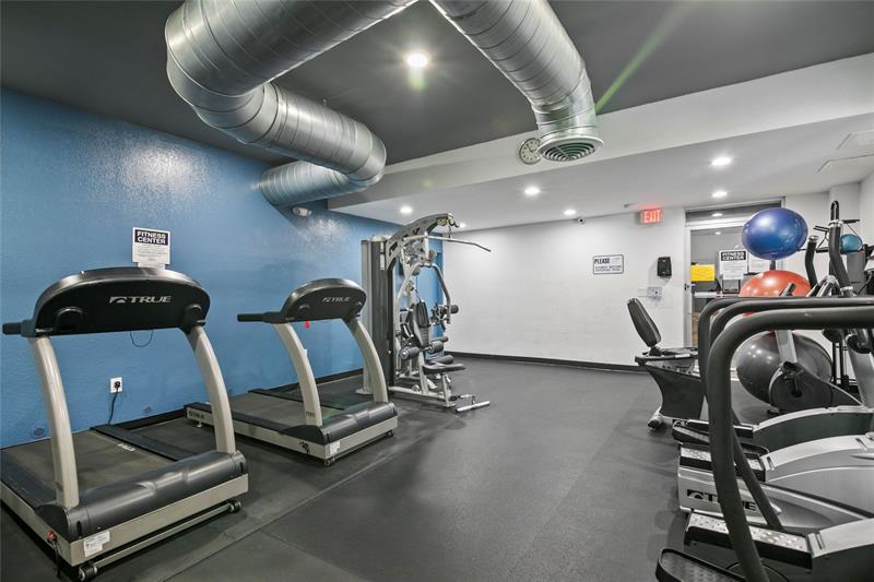 Image 24 of 31 For 401 Golden Isles Dr  1102