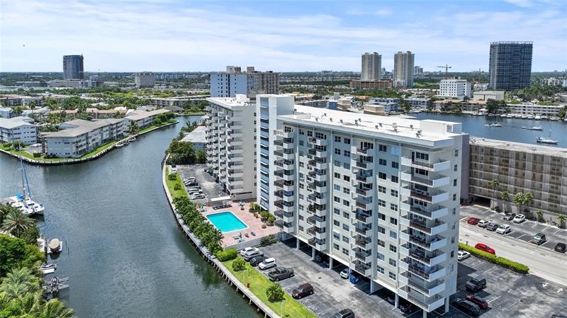 Image 28 of 31 For 401 Golden Isles Dr  1102