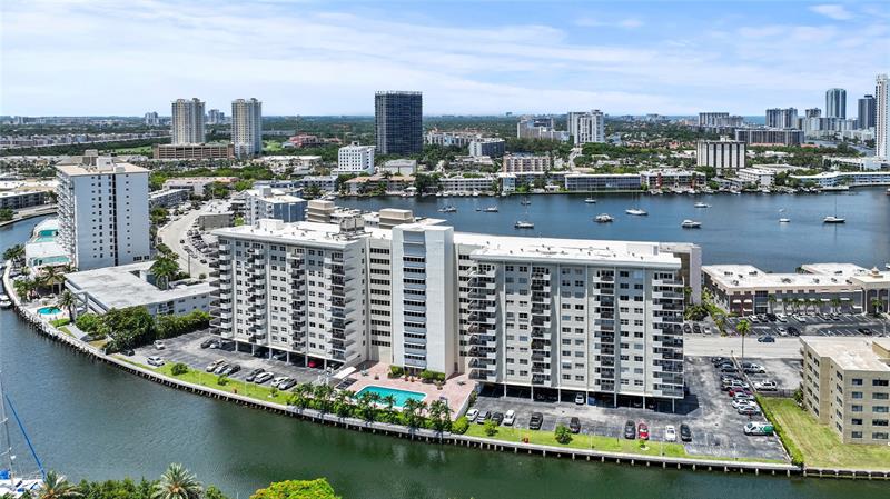 Image 29 of 31 For 401 Golden Isles Dr  1102