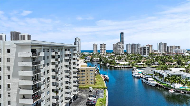 Image 4 of 31 For 401 Golden Isles Dr  1102