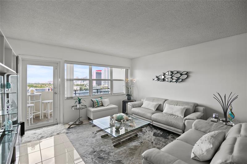 Image 6 of 31 For 401 Golden Isles Dr  1102