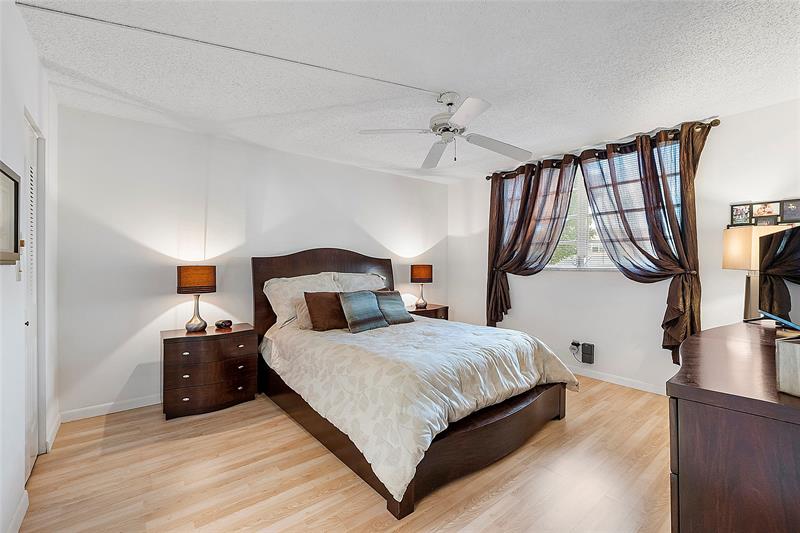 Image 10 of 19 For 6051 61st Ave  202