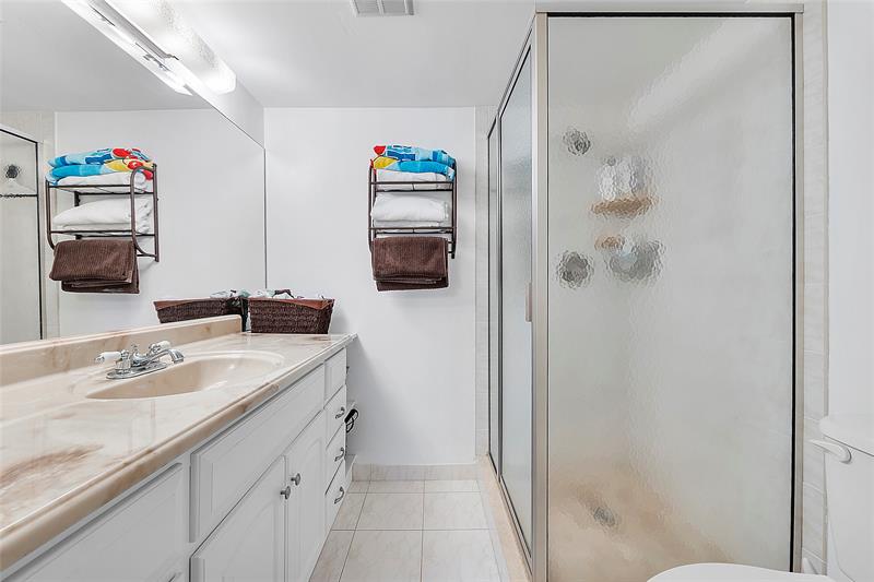 Image 11 of 19 For 6051 61st Ave  202