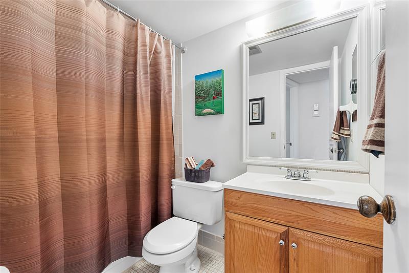 Image 13 of 19 For 6051 61st Ave  202