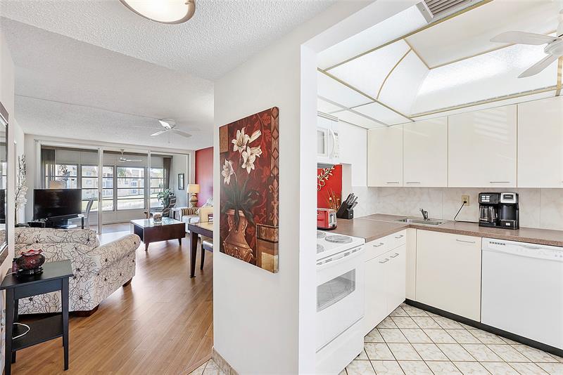 Image 6 of 19 For 6051 61st Ave  202