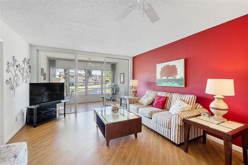 Image 8 of 19 For 6051 61st Ave  202