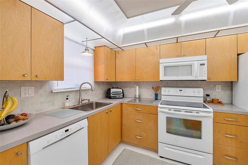 Image 5 of 17 For 6080 44th St  214