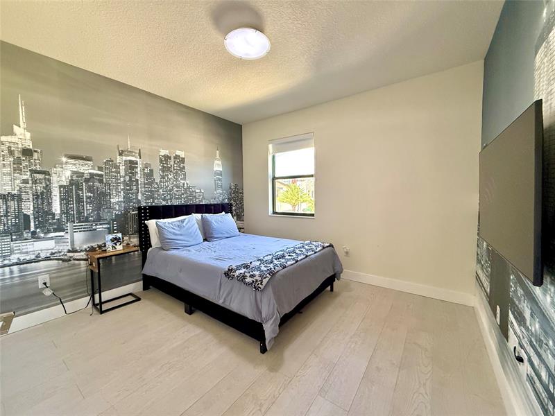 Image 21 of 32 For 7911 105th Ave  7911