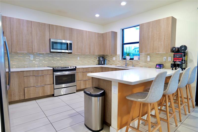 Image 9 of 32 For 7911 105th Ave  7911