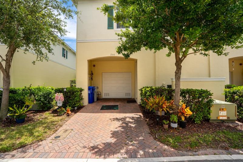 Image 13 of 36 For 250 7th Ct  