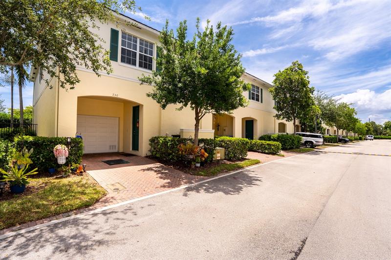Image 15 of 36 For 250 7th Ct  