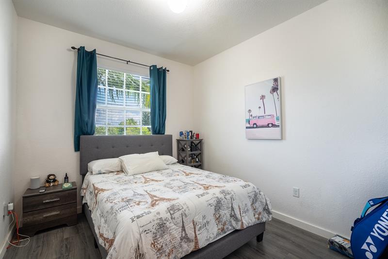 Image 19 of 36 For 250 7th Ct  
